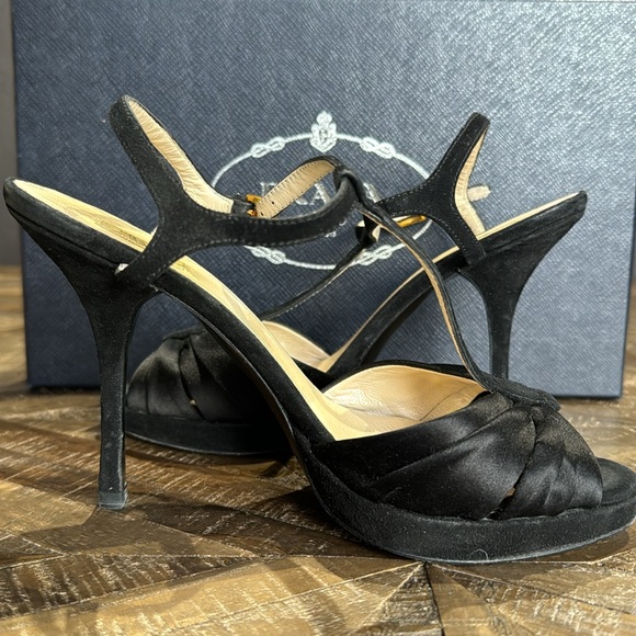 Prada Raso camosc in black US 6 with spare lifts package and original box - Picture 4 of 9